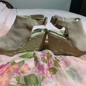 Kenneth Cole Tan Wedge Shoes